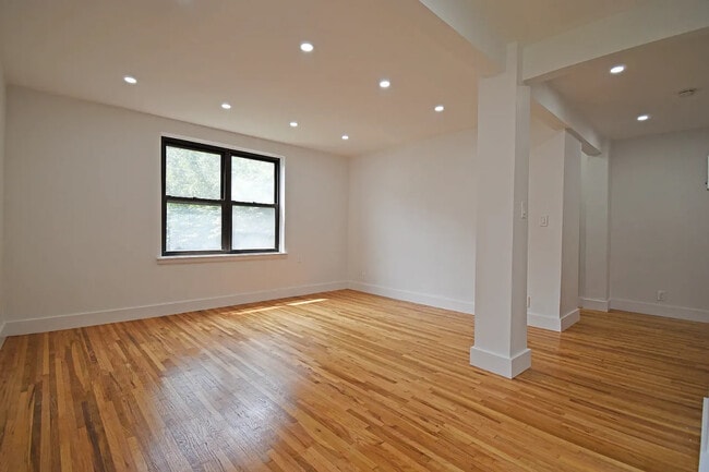 Building Photo - 52-02 39th Ave