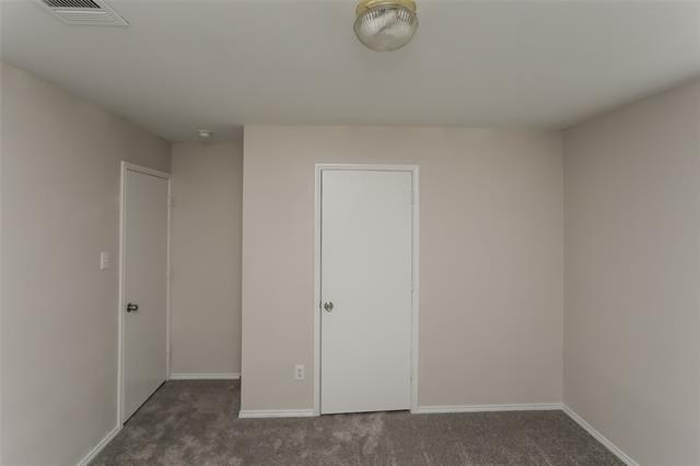 Building Photo - 9804 Crocker Dr