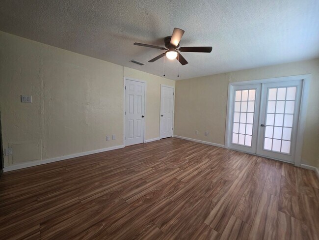 Building Photo - Spacious Townhome in The Trails