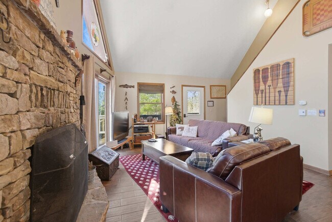 Building Photo - 610 Traci Ln