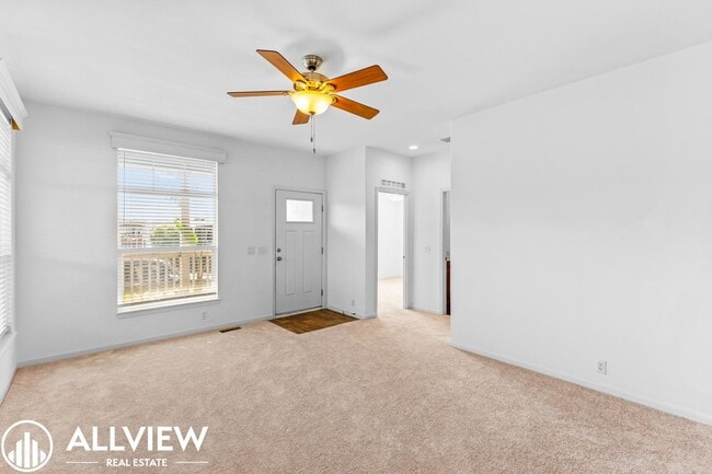 Building Photo - Stylish and beautiful 3-Bed Home with Land...