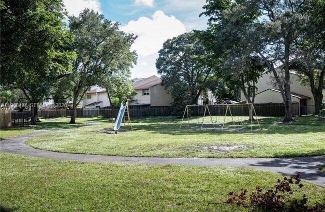 Building Photo - 2900 NW 69th Ct