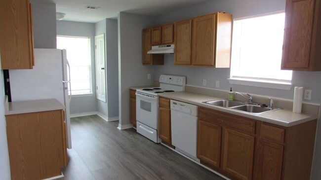 Building Photo - 15135 Deer Creek Dr