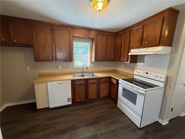 Building Photo - 303 Ruben Ave