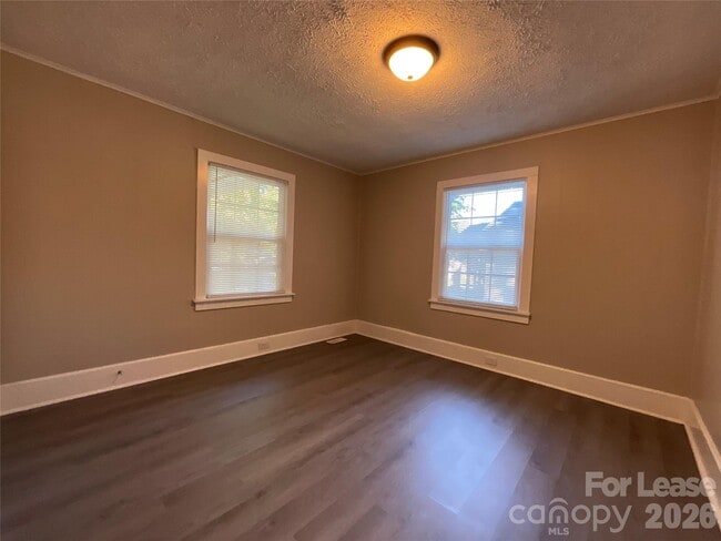 Building Photo - 1034 Ridge Ave