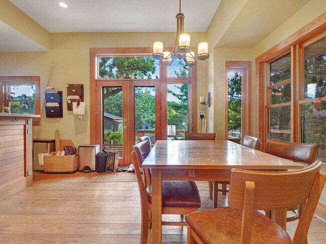 Building Photo - Gorgeous 4 bedroom home in Linden Hills