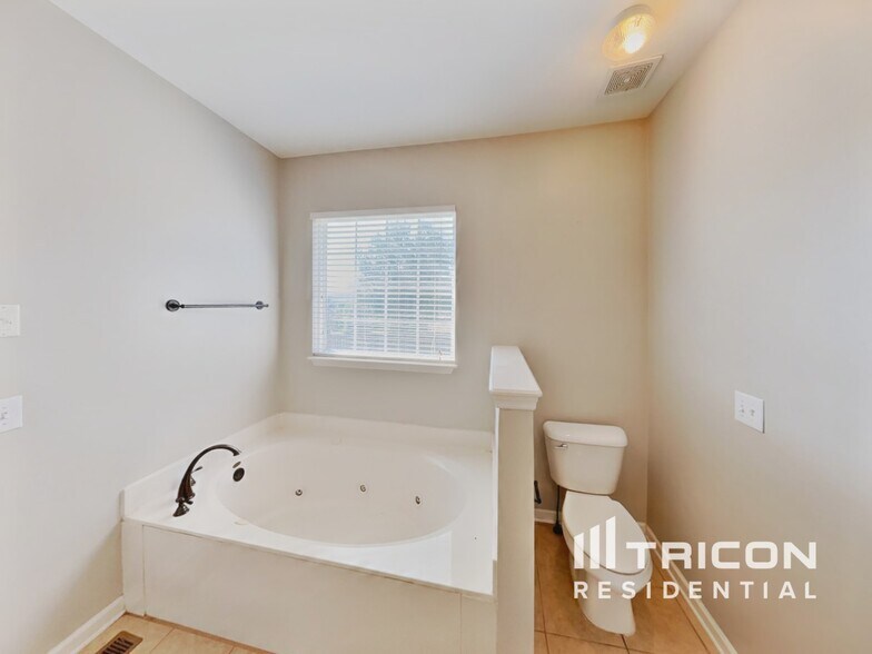 Building Photo - 1012 Pittman Dr