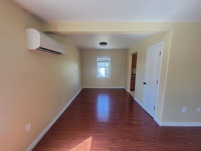 Building Photo - Spacious 3-Bed, 2-Bath Home with Fenced Ya...