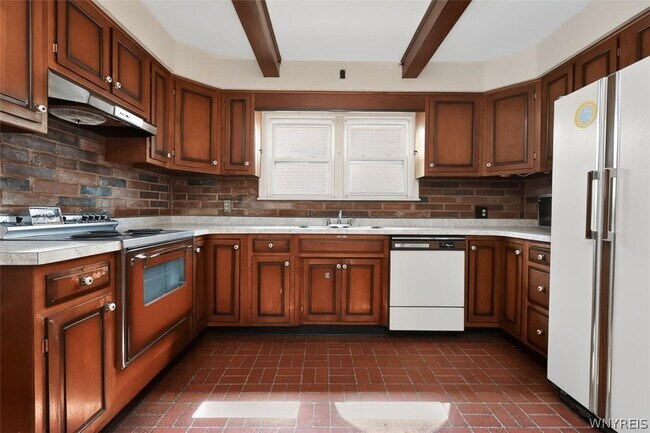 Building Photo - 420 25th St