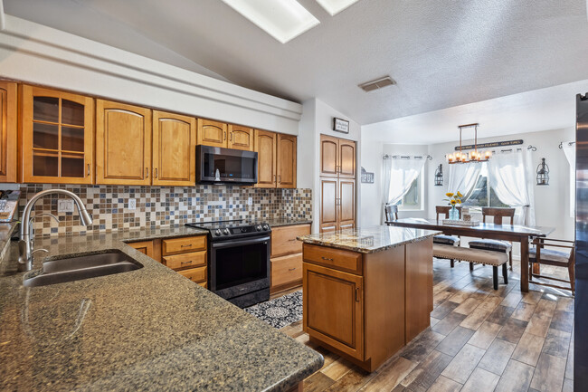 Building Photo - 3785 Cholla Dr