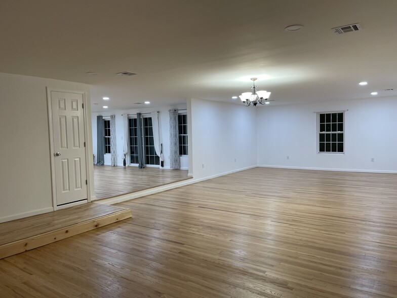 Building Photo - 294 Coolidge Ave