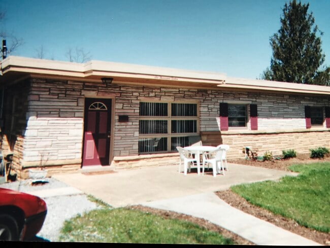 Building Photo - 6012 Donlar St