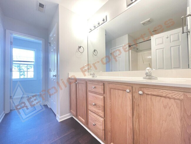 Building Photo - Wonderful 4 Bedroom 2.5 Bath, With Fresh P...