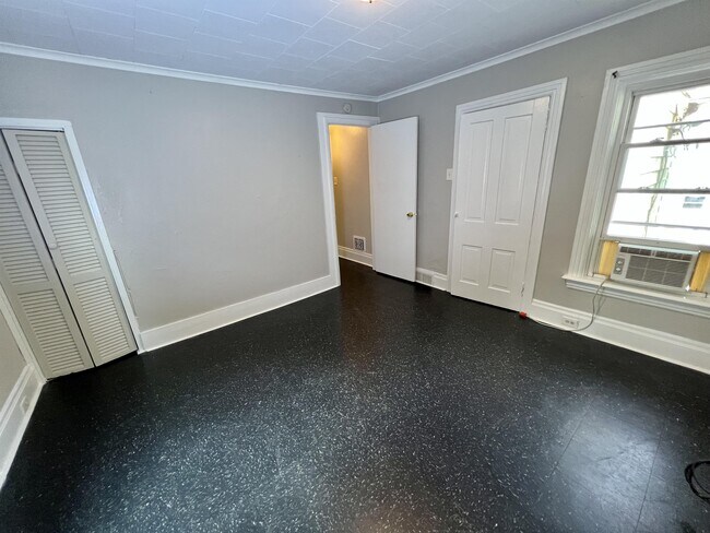 Building Photo - 1124 4th Ave