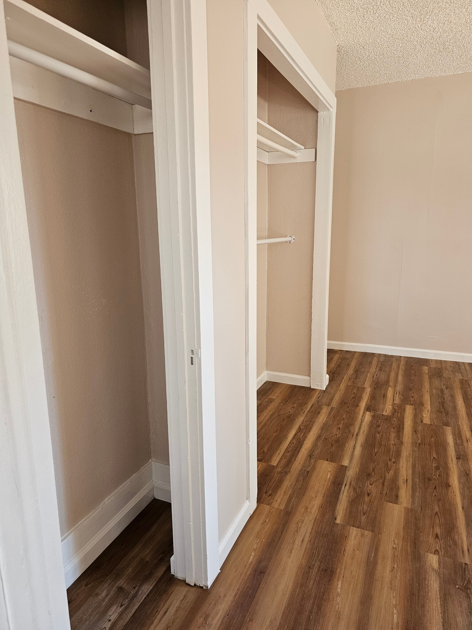 Building Photo - 527 1/2 W 19th St