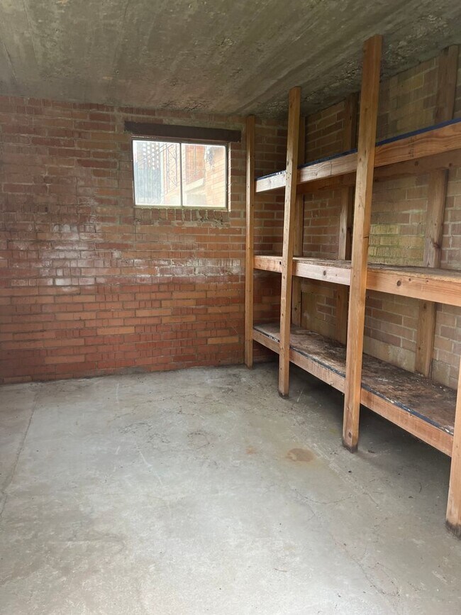 Building Photo - 733 Pine St