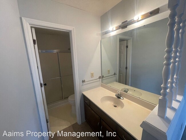 Building Photo - 2 br, 2.5 bath House - 2625 Edmonton Road