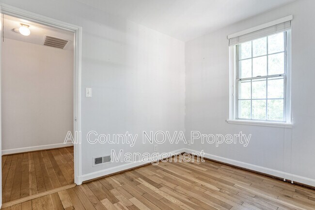Building Photo - 2925 S Dinwiddie St