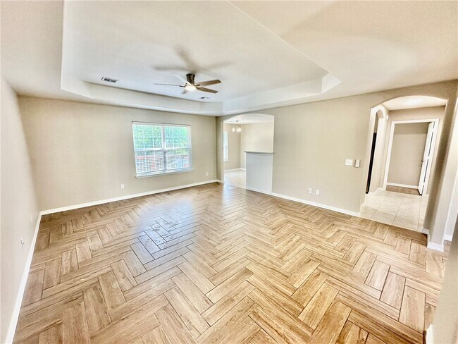 Building Photo - 6 Roessler Ln