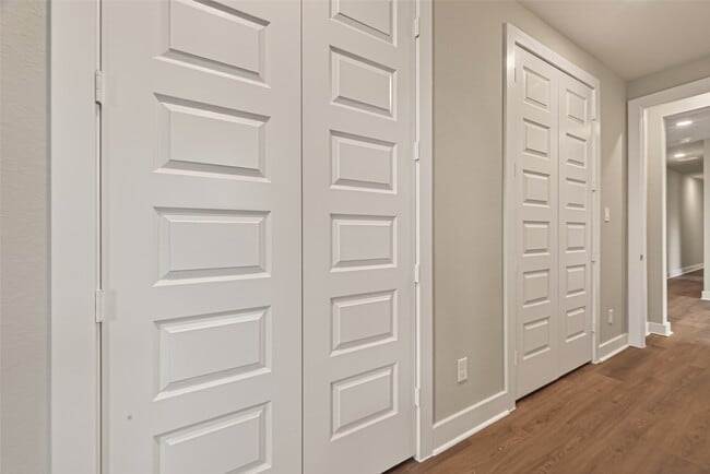 Building Photo - 1504 Hussion St