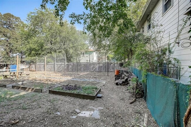 Building Photo - 1305 Newfield Ln
