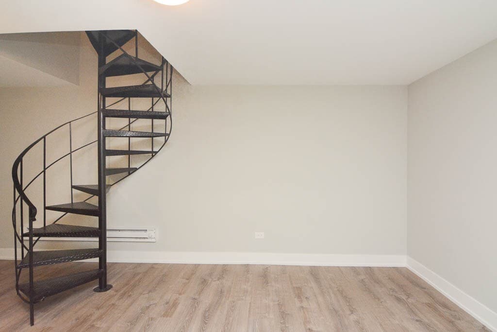 Building Photo - 755 W Cornelia Ave