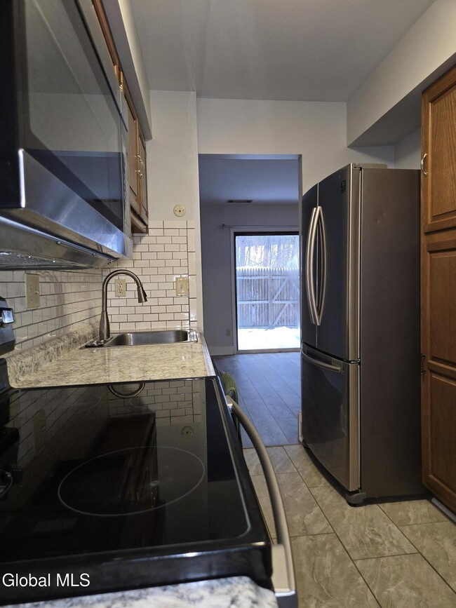 Building Photo - 93 Ridgewood Terrace