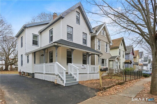 Building Photo - 393 Huntington St