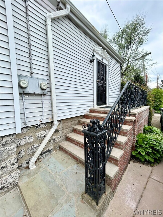 Building Photo - 40 Oakland Pl