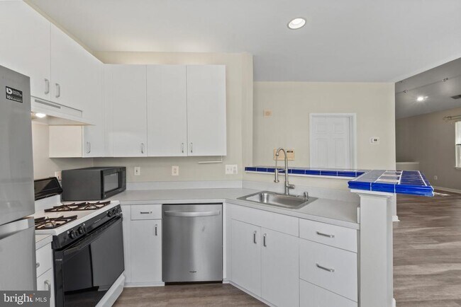 Building Photo - 5000 Willow Branch Way