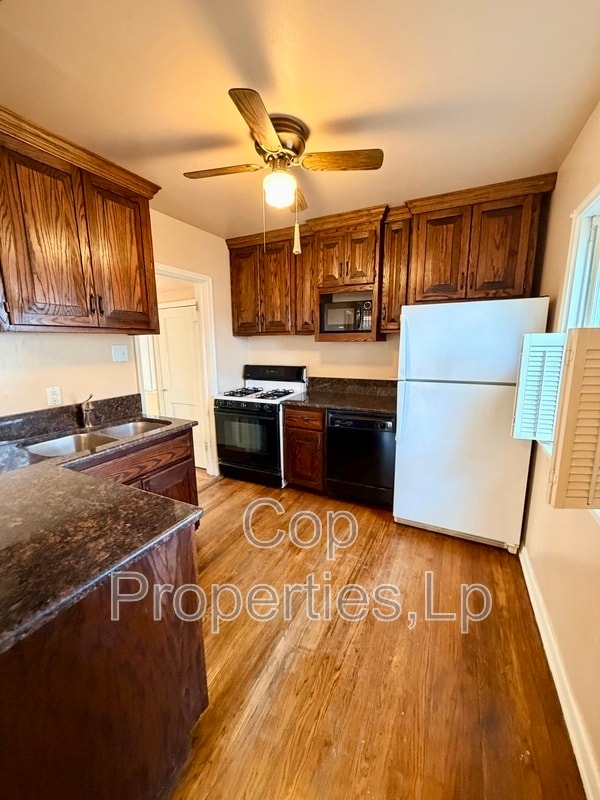 Building Photo - 118 Field Crest Dr