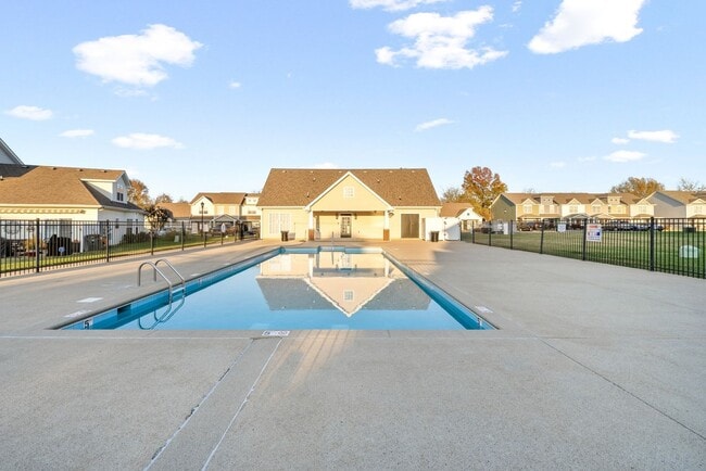 Building Photo - Large 2 Bedroom 2 1/2 Bath Dog Friendly Condo For Rent!