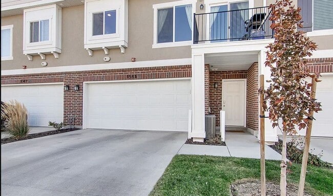 Building Photo - Upgraded 3 Bed 2.5 Bath Townhome in Herriman