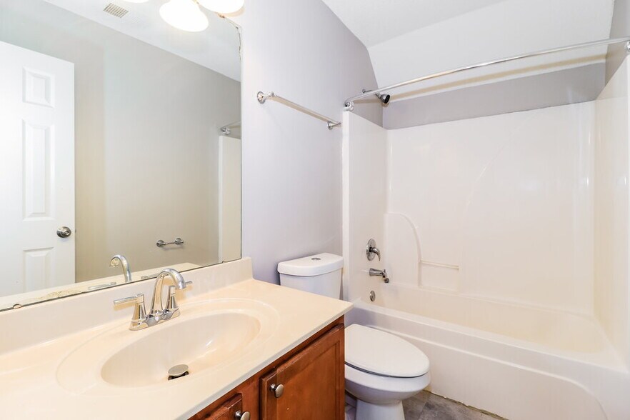 Building Photo - 4572 Tulip Bend Dr