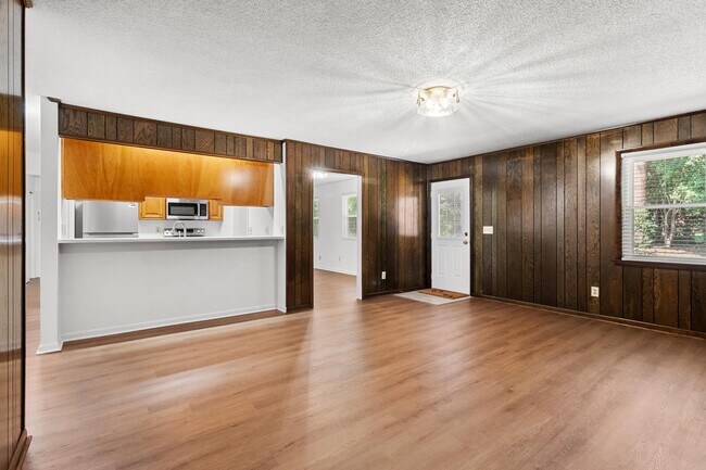Building Photo - 3108 Briarwood Dr