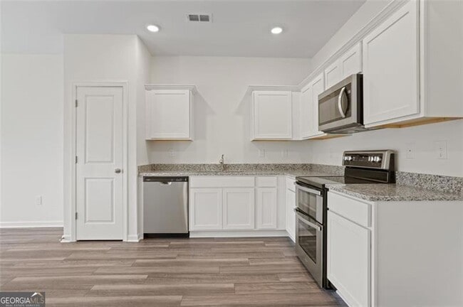 Building Photo - 541 Magnolia Cir