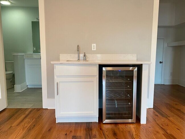 Building Photo - Newer Contruction - 3 Bed 3.5 Bath 3 Stories!