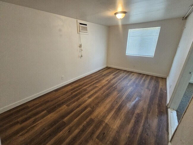 Building Photo - Home for Rent in Corning! 2 Bedroom 1 Bathroom PLUS Bonus Room