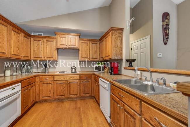 Building Photo - 3938 Springfield St