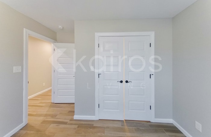 Building Photo - 102 White Water Ln