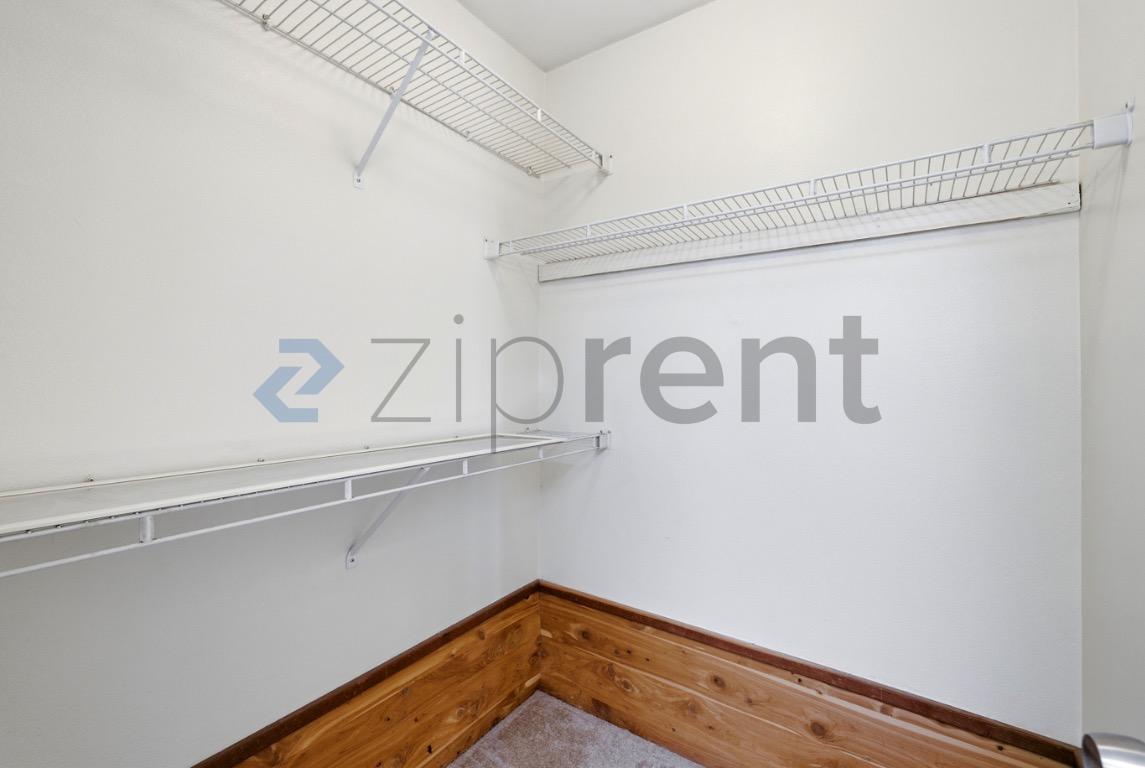 Building Photo - Unit
