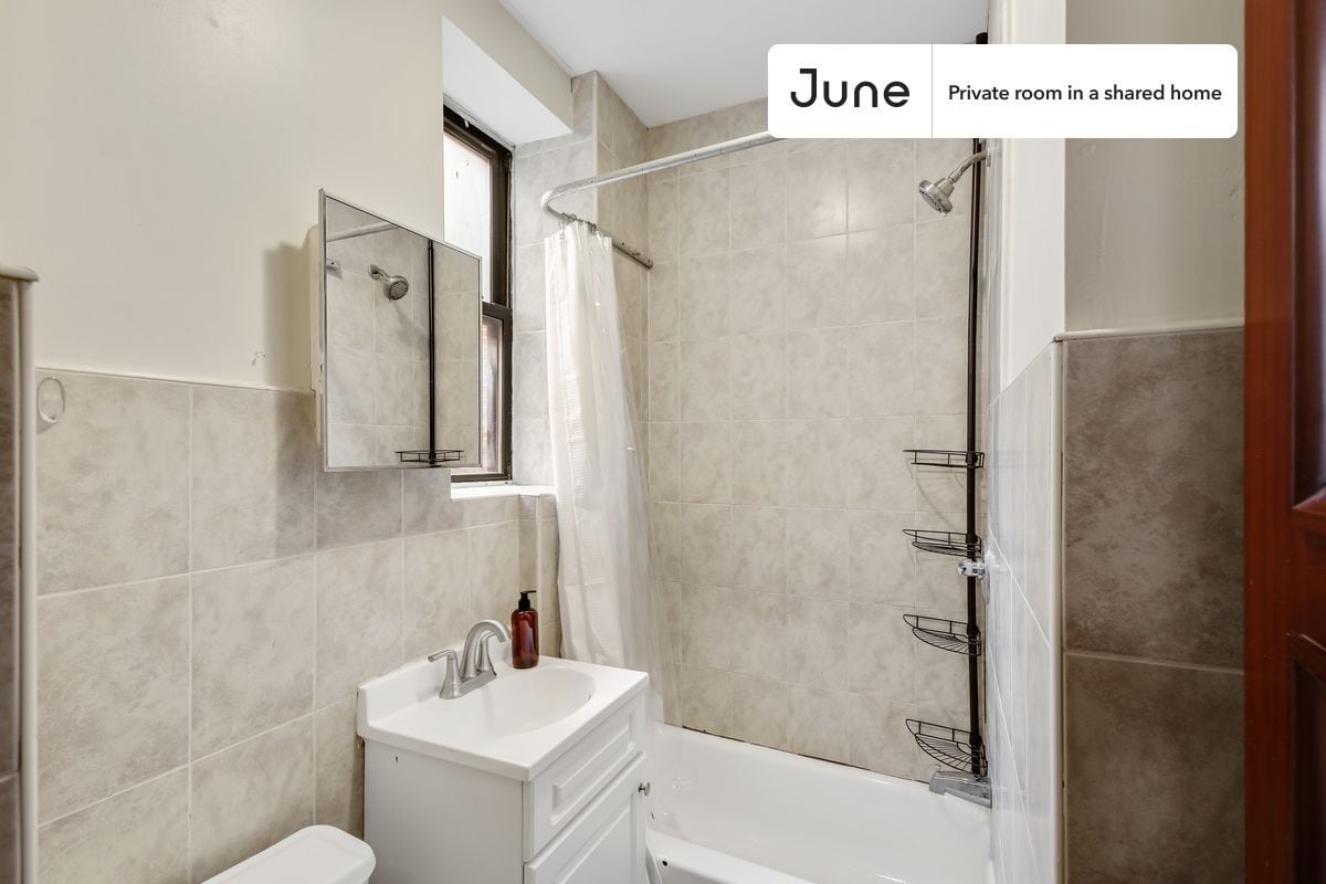 Building Photo - Room in Shared 3 bed/1 bath home