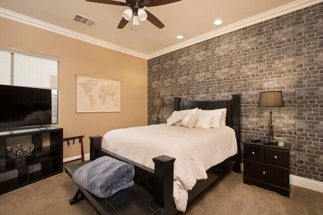 Building Photo - 57669 Santa Rosa Trail