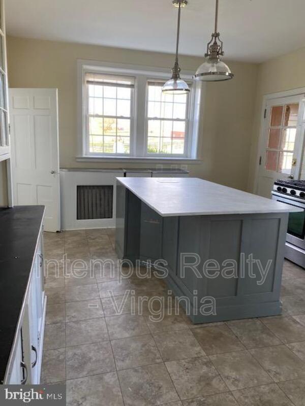 Building Photo - 7296 Fenton Farm Ln