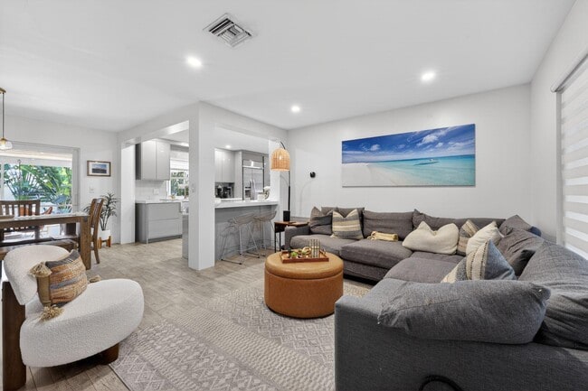 Building Photo - 976 SW 11th St