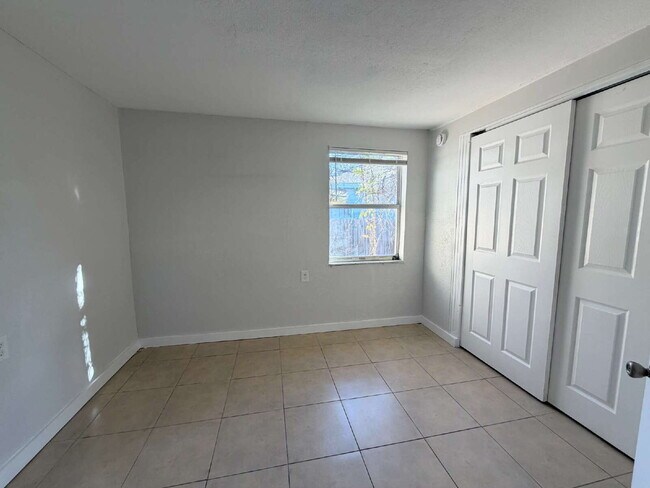 Building Photo - 6651 River Rd