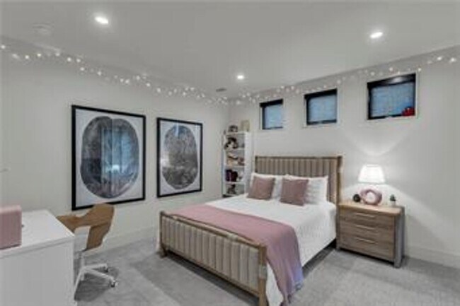 Building Photo - {5842} Luxury Rental in Forrest Ridge Esta...