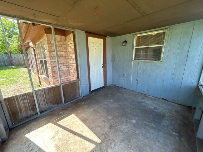 Building Photo - 2401 Mather Dr