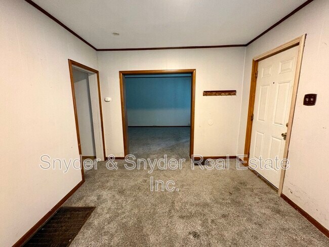 Building Photo - 391 E Voris St