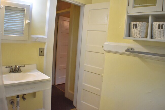 Building Photo - 2808 Wheat St